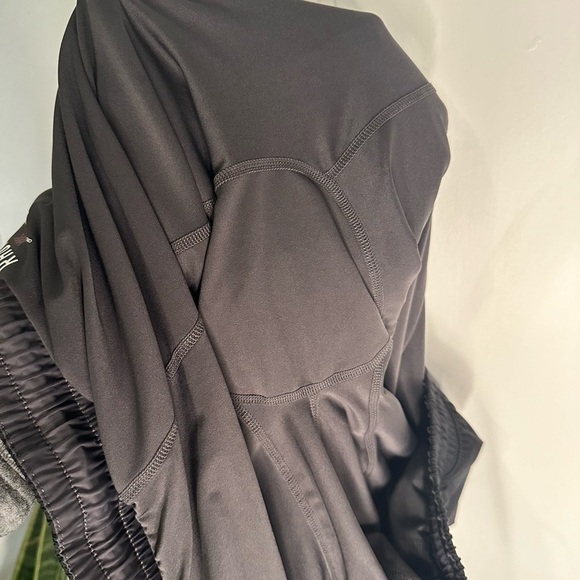 RHONE Men’s Shorts Size XXL Black 8” Zip Pocket Freedom Lies On Been Bold lined - Picture 10 of 15